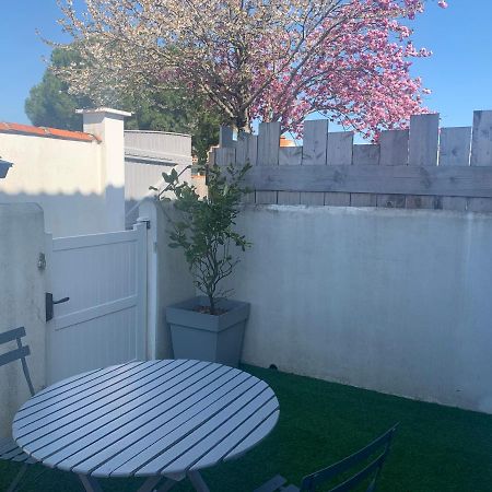 Studio Avec Terrasse Saint Martin De Re Exterior photo